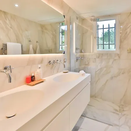 Vila Sumptuous Facing The Bay Of Canebiers Saint Tropez