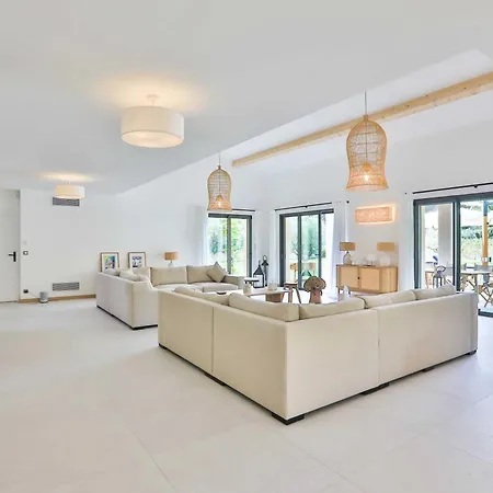 Sumptuous Facing The Bay Of Canebiers Vila *