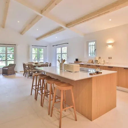 Sumptuous Facing The Bay Of Canebiers Villa *