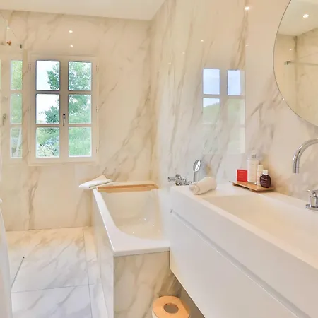 Вилла Sumptuous Facing The Bay Of Canebiers