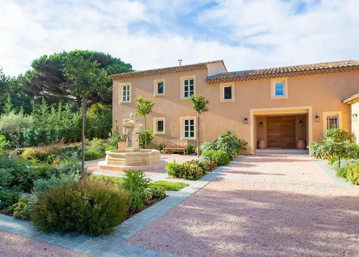 Villa Sumptuous Facing The Bay Of Canebiers *