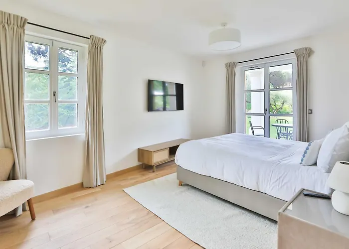 Villa Sumptuous Facing The Bay Of Canebiers Saint-Tropez