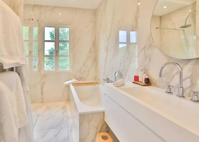 Villa Sumptuous Facing The Bay Of Canebiers