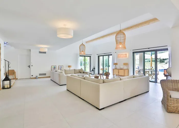 Sumptuous Facing The Bay Of Canebiers Vila *